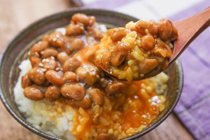 特製ダレが納豆ともご飯ともよく合いそう！作り方が簡単で美味しそうな「納豆」レシピ！