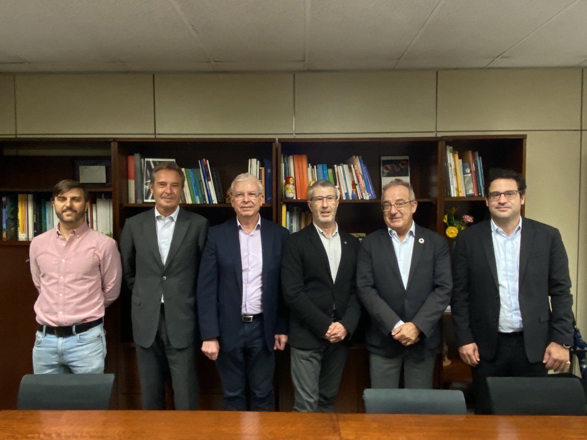 catFPx's tweet photo. Continuem treballant de valent per la qualitat i excel.lència de la nostra Formació Professional @impulsfp @educaciocat @catFPx @CaixaEnginyers https://t.co/ssZIofq9oB