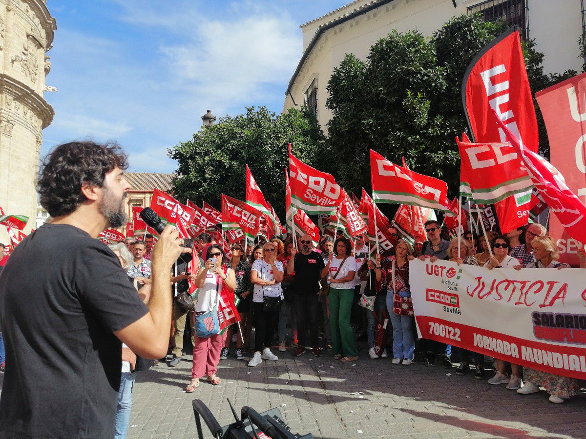 EPSUnions's tweet photo. 🔥Workers across #Europe fight against the cost-of-living crisis.

@CCOO and @UGT_Comunica were on the streets for better wages in #Spain today. EPSU stands together with the workers who take the streets on this #WDDW22!

#SalarioOConflicto ✊🏽 #AhoraSalarios https://t.co/jzYmRb22GQ
