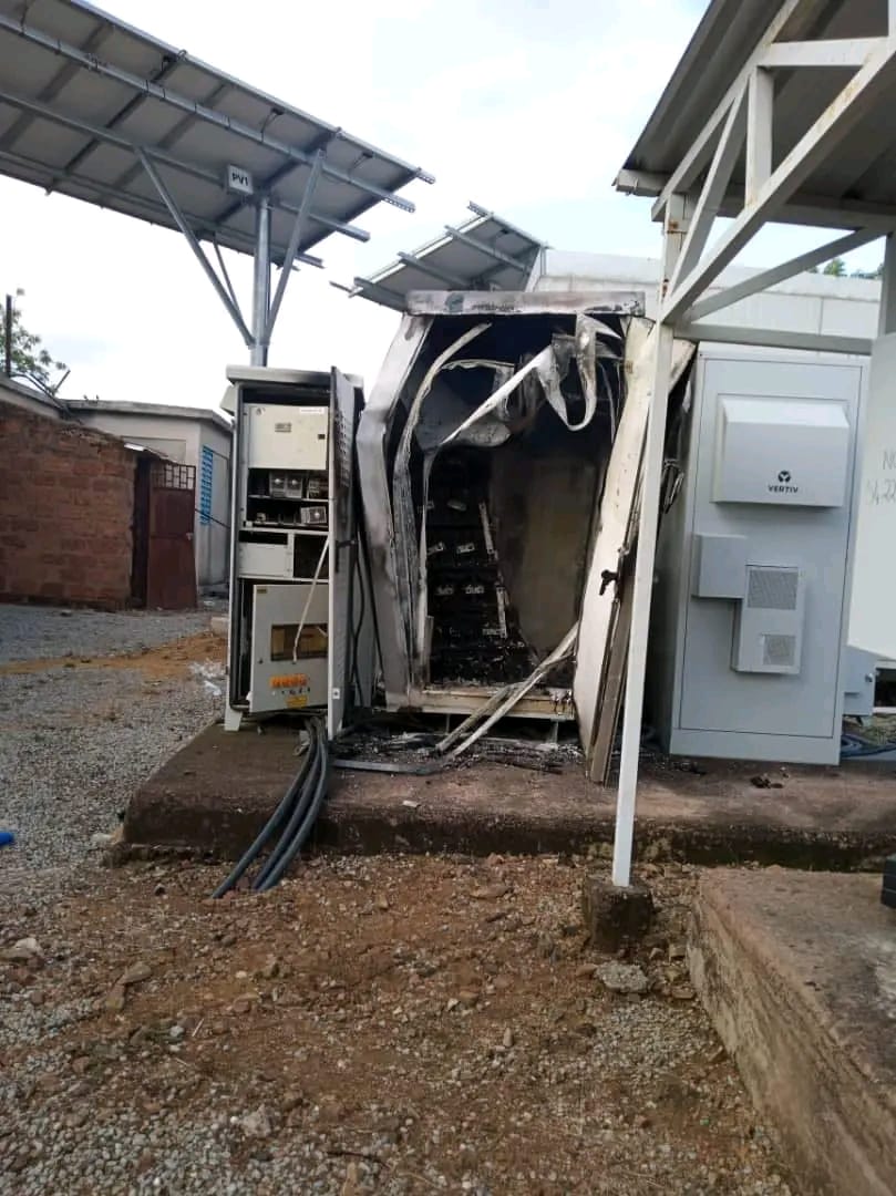 SahelMdia's tweet photo. #Burkina. #Boucle_du_Mouhoun : Des terroristes ont vandalisé et incendié, hier jeudi les installations de téléphonie mobile de #Kiere, #Tuy. @AlerteTemoin
#Lwili
#SahelMedia https://t.co/eqef2A7FvS