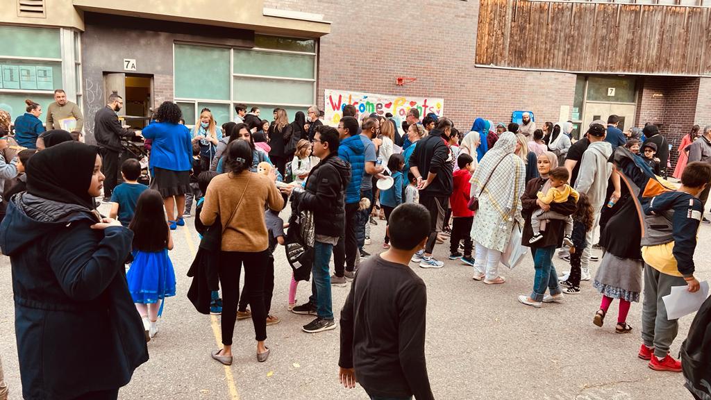 🤝 Parents &amp; Caregivers Night at <a href="/TDSBGatewayPS/">Gateway PS</a> 

What an amazing turn out! 😯

Thank you Principal Patsopoulos, VP's Farahmand &amp; Castellon, the incredible staff, School Council and CSW <a href="/YetundeOlowoke1/">Yetunde Olowokere</a> for welcoming our families to the '22/'23 school year!
