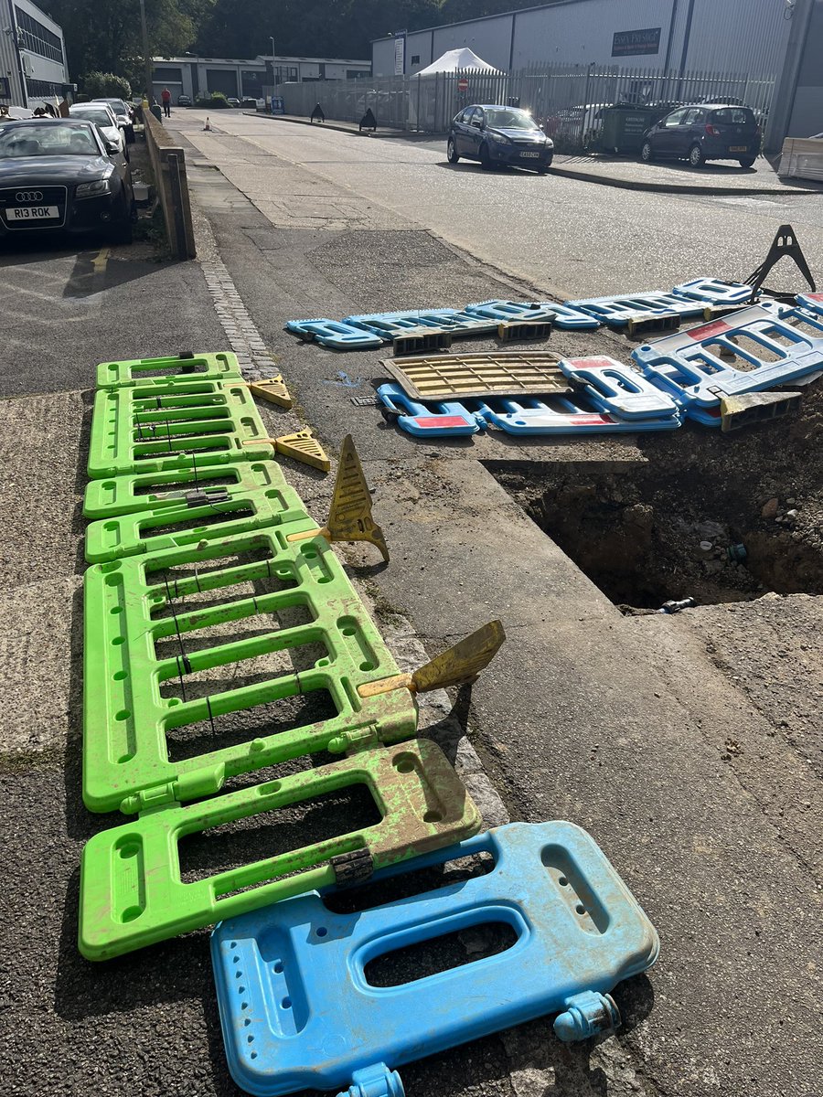 HeavyD429's tweet photo. @InfinityWaterUK outside our company on west road Harlow fantastic way to leave the hole dug very dangerous https://t.co/SnOKFnDo3a