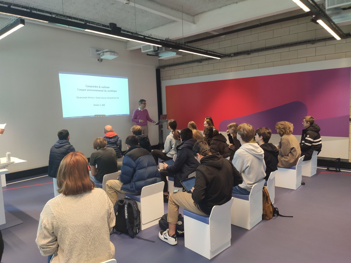 Inria_Lille's tweet photo. Aujourd'hui, les chercheurs et ingénieurs du centre ont présenté leurs sujets autour du #numerique responsable🍃à des élèves de collège et lycée pour la Fête de la Science #FDS2022 !

✈ Aider les avions à moins polluer
🔒Stocker le CO2
💻Développer logiciels qui consomment moins https://t.co/1rGkDJFlM9