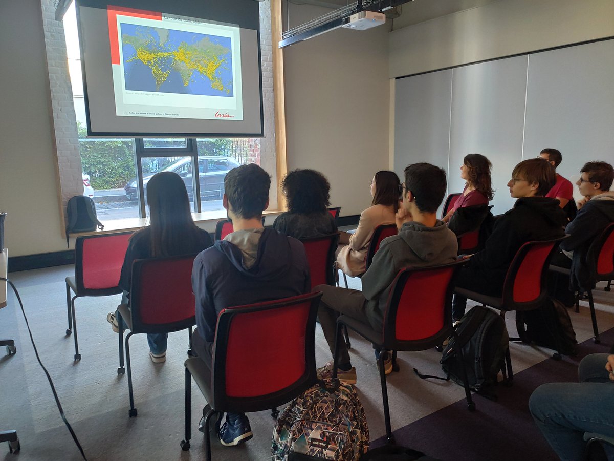 Inria_Lille's tweet photo. Aujourd'hui, les chercheurs et ingénieurs du centre ont présenté leurs sujets autour du #numerique responsable🍃à des élèves de collège et lycée pour la Fête de la Science #FDS2022 !

✈ Aider les avions à moins polluer
🔒Stocker le CO2
💻Développer logiciels qui consomment moins https://t.co/1rGkDJFlM9
