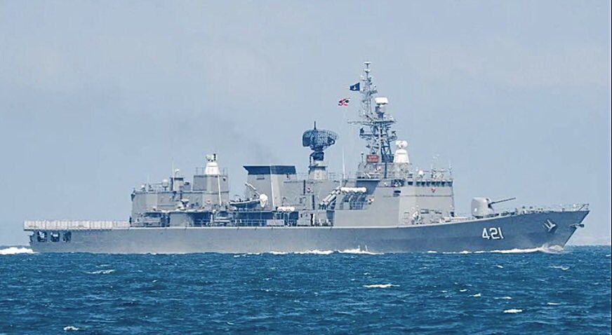 WarshipCam's tweet photo. Royal Thai Navy Naresuan-class frigate HTMS Naresuan (FFG 421) tra the Singapore Strait - posted October 7, 2022 #htmsnaresuan #ffg421
* photo courtesy of Instagram user straitssights https://t.co/p8VACH8kgg