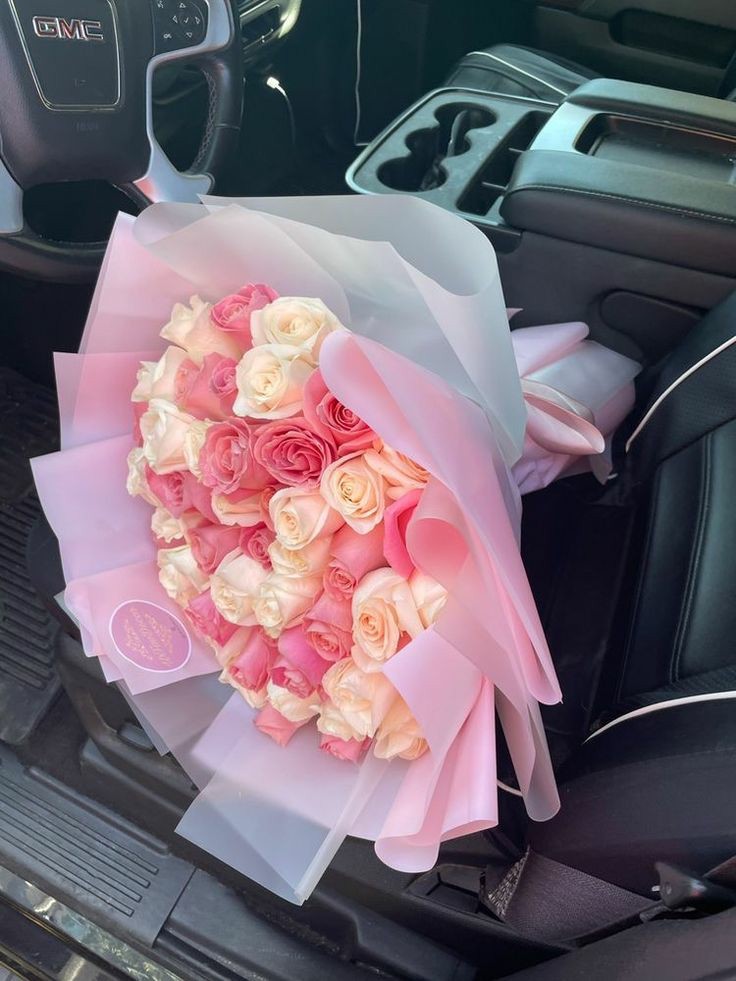 Outfit_Luxy's tweet photo. buy her flowers >> https://t.co/KLIcGV3p6G
