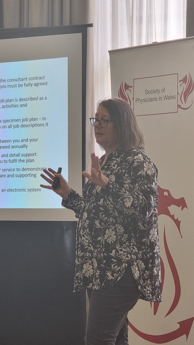 SocPhysWales's tweet photo. Explaining the mysteries of job planning to our trainees, another fabulous talk from @ruthalcolado #spwm4m https://t.co/BWxSrWJieF