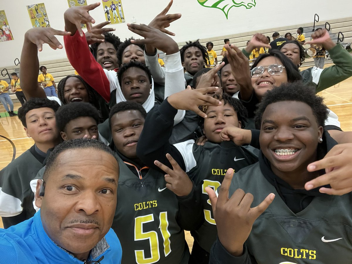 Nate Griffin (@nategrifffox26) on Twitter photo #FridayFootballFever <a href="/FOX26Houston/">FOX26Houston</a> ‘They were hyped! <a href="/WorthingColts1/">Worthing Early College High School</a> <a href="/WorthingColts/">Worthing Colt Athletics</a>. Thank you for joining us on the ‘Fever.’ #FridayFootballFever <a href="/FOX26Houston/">FOX26Houston</a> ‘They were hyped! <a href="/WorthingColts1/">Worthing Early College High School</a> <a href="/WorthingColts/">Worthing Colt Athletics</a>. Thank you for joining us on the ‘Fever.’