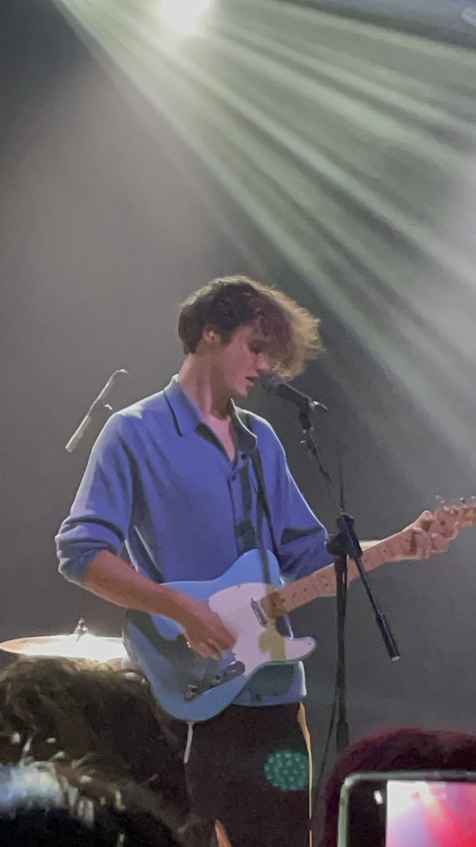 ashelikescows's tweet photo. I went to a concert last night it was pretty cooool https://t.co/lvxXYv4nVh