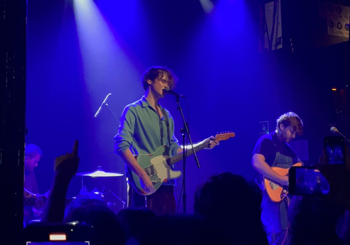 ashelikescows's tweet photo. I went to a concert last night it was pretty cooool https://t.co/lvxXYv4nVh