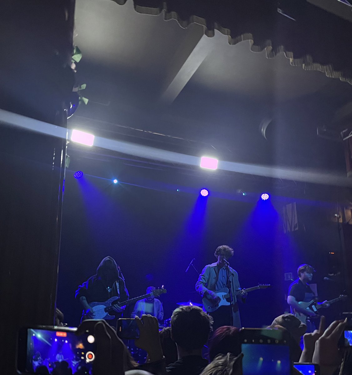 ashelikescows's tweet photo. I went to a concert last night it was pretty cooool https://t.co/lvxXYv4nVh