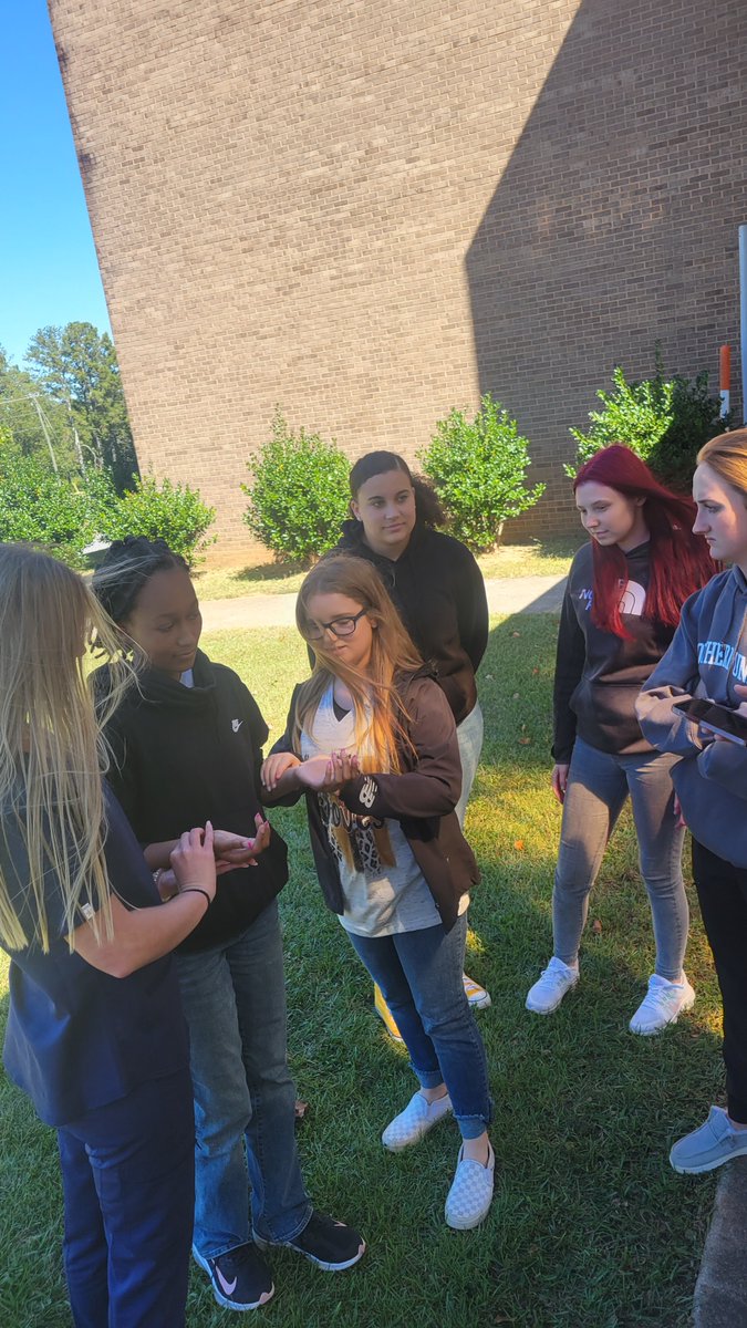 HealthCare2B's tweet photo. Students are recording vital signs at rest and noting the changes after activity. Thanks to @AshleyMcRae11 for loaning a few of your seniors to help with this activity. https://t.co/daMJGQ5pfH