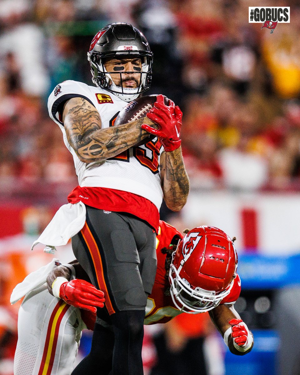 Moment of the week 📸

<a href="/MikeEvans13_/">Mike Evans</a> surpasses James Wilder to become the all-time leader in yards from scrimmage. Wilder's record of 9,449 yards stood for two decades until Evans' catch in the second quarter set the new standard.