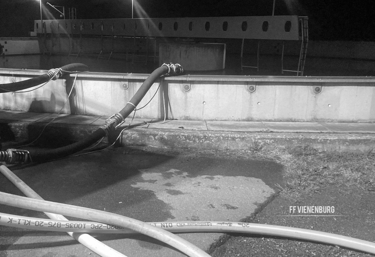 Strohballenbrand – Einsatz #Fachzug 

Beitragslink: is.gd/w9Tj9x

#Brandeinsatz #Feuer #NachbarschaftlicheLöschhilfe #Wasserförderzug1 #Aktuelles #Einsätze