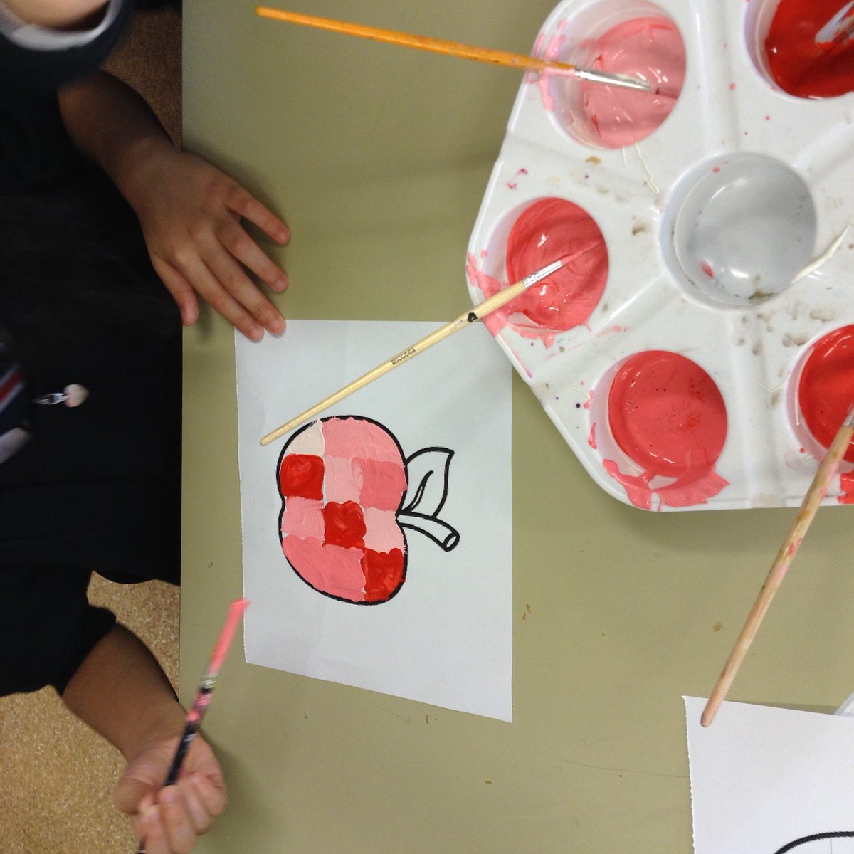 SoulsSchool's tweet photo. Year 1 have been exploring colour by looking at tones. They added white to see how it changes a colour #artists #exploringcolour https://t.co/C8CrAJh13s