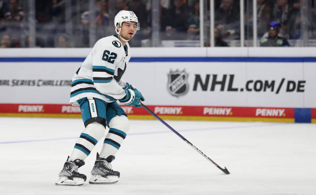 The boys are back!

1of82 🦈🏒 #NHLGlobalSeries