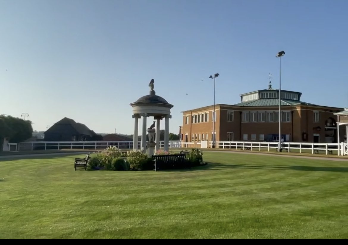 After THE PLATINUM QUEENS Group 1 success last Sunday delighted to bring 4 new yearlings home from the record breaking <a href="/Tattersalls1766/">Tattersalls</a> Book 1. Now on to books 2,3&amp;4 starting Monday. To get involved get in touch at enquiries@richardfahey.com 🏇🏻