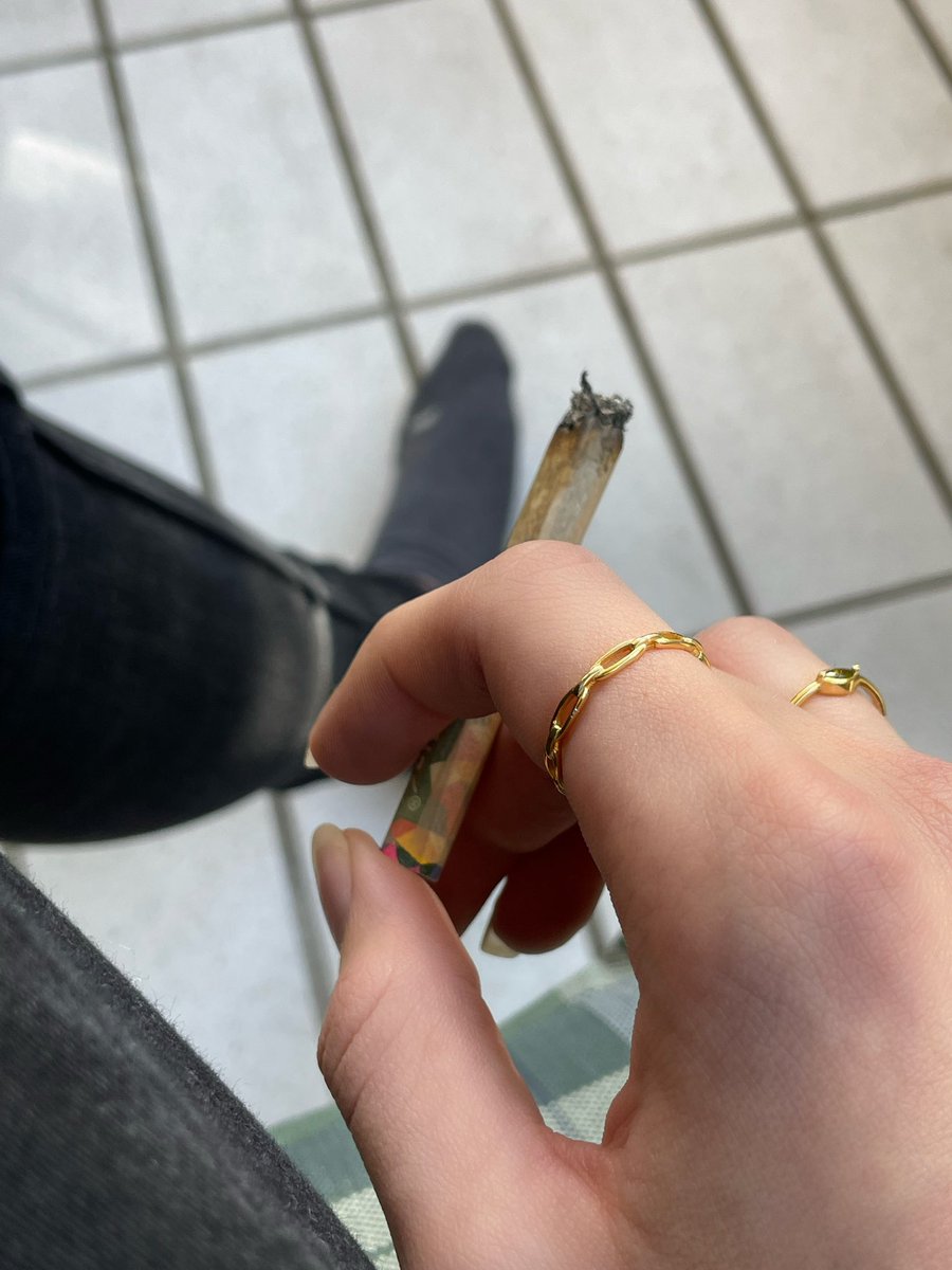Goddess__Luna's tweet photo. Gerade in Frankfurt angekommen, es wird dieses Wochenende sehr viel zu bezahlen geben. 😈

goddess•paypig•mistress•tribute•findom•finsub•femdom•smoke•smokefetisch•feet https://t.co/g0uQ6xT0ZA