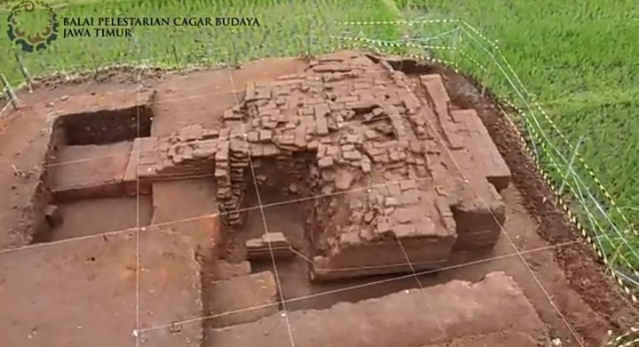 Hari ini 1092 tahun lalu (7 Oktober 930) Mahārāja Sindok menetapkan tanah sawah tarukan di Masahar di watek Padang sebagai sima untuk pemeliharaan sebuah bangunan suci

Prasasti Masahar ditemukan saat ekskavasi situs Gemekan di Mojokerto pada 9 Februari 2022 lalu