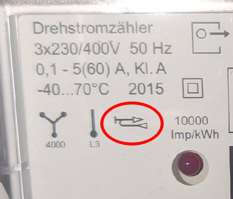 Für alle, die planen ein "#Balkonkraftwerk" zu installieren. Achtet auf euren Stromzähler! Meiner läuft im sogenannten "always Positive" Modus, so dass eine Einspeisung von mir als Verbrauch zählen würde. Das eingekreiste Symbol zeigt das bei mir an: