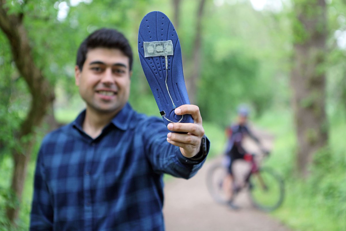 DTU_HealthTech's tweet photo. The E-sole measures how much power you are putting into the pedals. It’s from silk and placed inside a sole that the cyclist simply places in their cycling shoe.
@aldo369369369 @mortenzit @firozbabuk 
https://t.co/0mh7htQOhV
@DTUtweet #bicycle #cycling #dkforsk https://t.co/8dx997Jyam