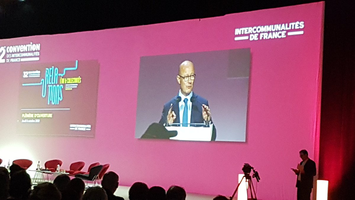 #laposte A Bordeaux32 convention des Intercommunalités de France. La Poste partenaire  des collectivités locales.