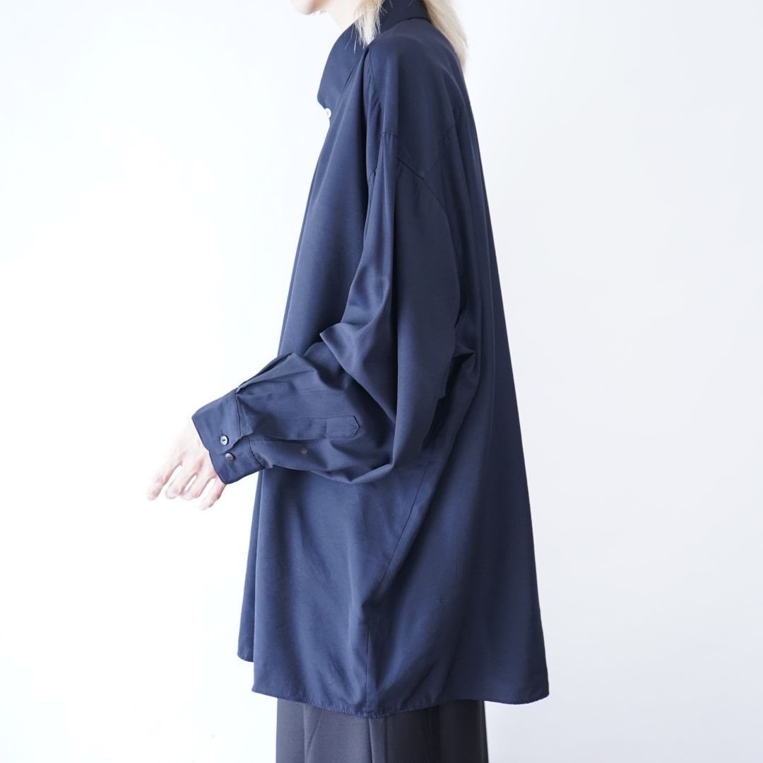 Esto_Store's tweet photo. -- 2022.10.07(fri) 22:00 ARRIVALS --

▶︎ 4X oversized minimal terotero shirt

探すと出ないオーバーサイズのミニマルシャツ．

比翼仕立て，襟にデザインボタンがつけられる稀有なディテール，そして4X表記！

レーヨン混でテロテロ🙆🏻‍♀️

-- online store --
https://t.co/I708OEfW6f https://t.co/8zEW4xPIux