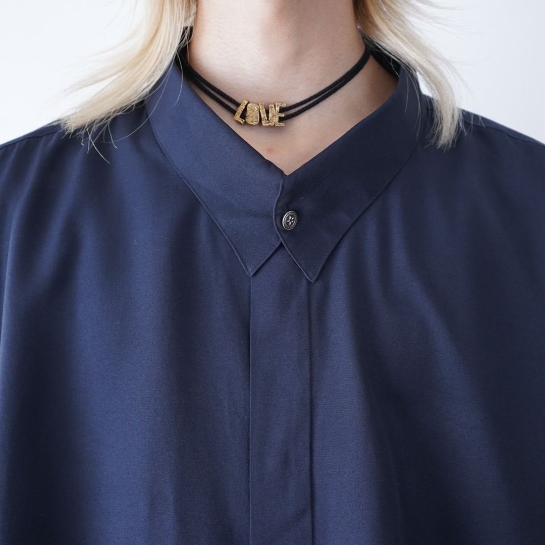 Esto_Store's tweet photo. -- 2022.10.07(fri) 22:00 ARRIVALS --

▶︎ 4X oversized minimal terotero shirt

探すと出ないオーバーサイズのミニマルシャツ．

比翼仕立て，襟にデザインボタンがつけられる稀有なディテール，そして4X表記！

レーヨン混でテロテロ🙆🏻‍♀️

-- online store --
https://t.co/I708OEfW6f https://t.co/8zEW4xPIux