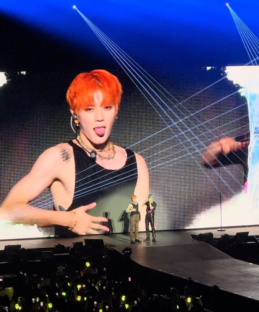 Ieetaesthetic's tweet photo. Taeyong with his new hair! Gorgeous!!🧡🧡 https://t.co/nArQnDoP8s