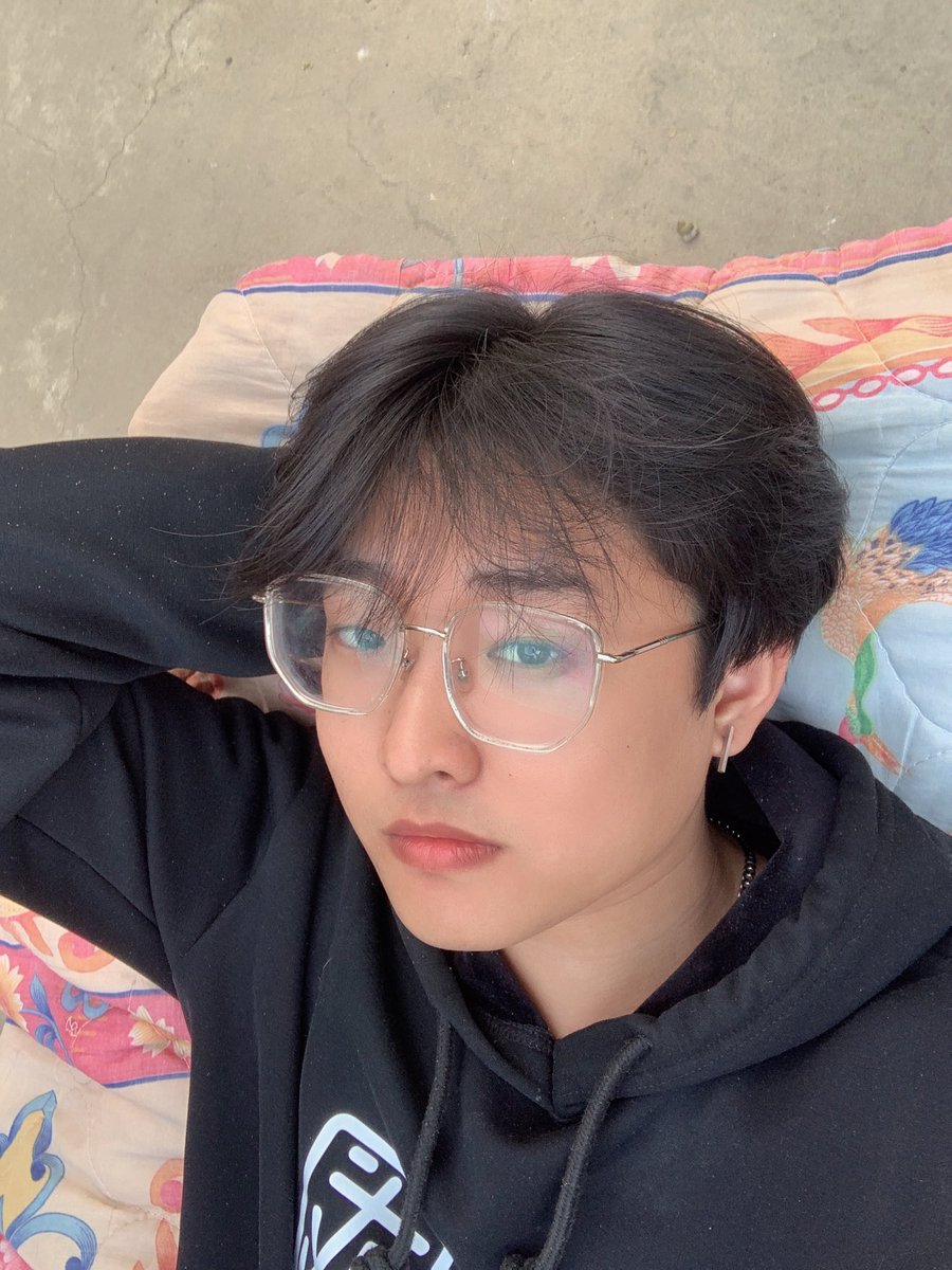 shangkun2001's tweet photo. 有人陪我打王者嘛👀 https://t.co/qkRE6ouvt7