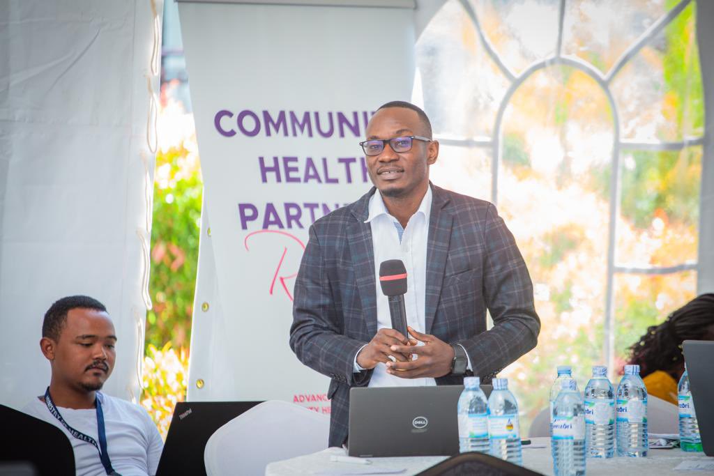 Abibaasa's tweet photo. Mr. Steven kikomeko the senior advisor database manager at @USAIDUganda presenting the community health system strengthening support to @MoHug
USAID/UHSS is committed to the continued support towards strengthening CH systems
#CommunityHealthPartnersRetreat https://t.co/OG78pYypjw