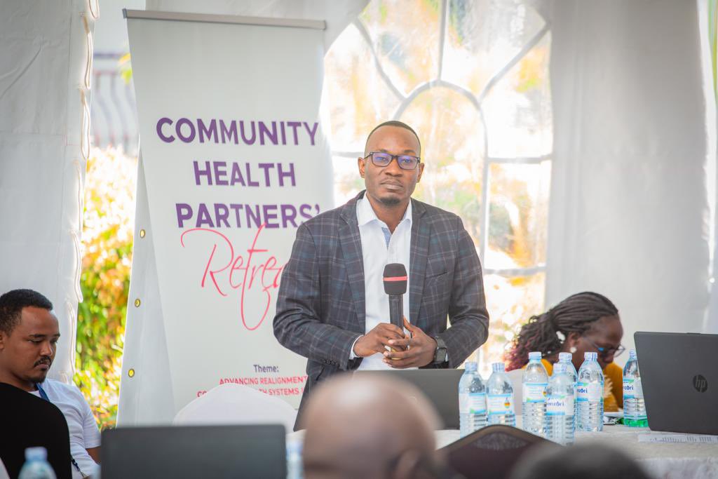 Abibaasa's tweet photo. Mr. Steven kikomeko the senior advisor database manager at @USAIDUganda presenting the community health system strengthening support to @MoHug
USAID/UHSS is committed to the continued support towards strengthening CH systems
#CommunityHealthPartnersRetreat https://t.co/OG78pYypjw