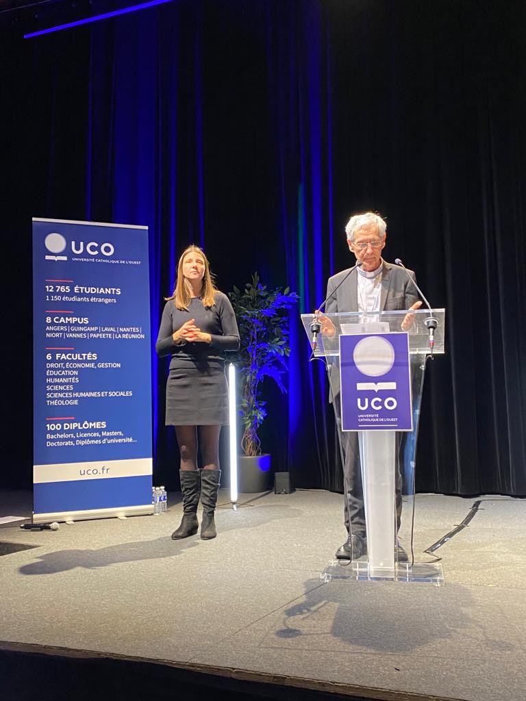 EmmanuelCapus's tweet photo. En tant que représentant de @FlorenceDabin, #présidente du #conseildépartemental de @Maine_et_Loire, j’ai assisté à la conférence de rentrée de l’@UnivCathoOuest aux côtés de Laurent Péridy, nouveau recteur de l'#UCO & Virginie Delalande
#ConfUCO #Handicapower #etudiants #Angers https://t.co/KdRzJyjSAs
