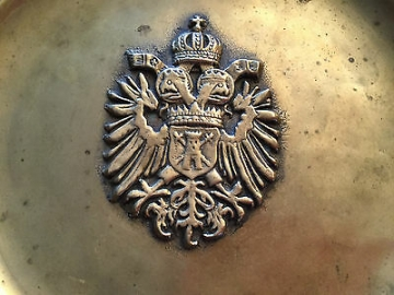 HREAssociation's tweet photo. Wappenteller – REICHSBANNER HEILIGES RÖMISCHES REICH um 1800 - #Doppeladler - #HREA #HolyRomanEmpire #HolyRomanEmperor #HolyRomanEmpireAssociation https://t.co/t8EpwGoInr