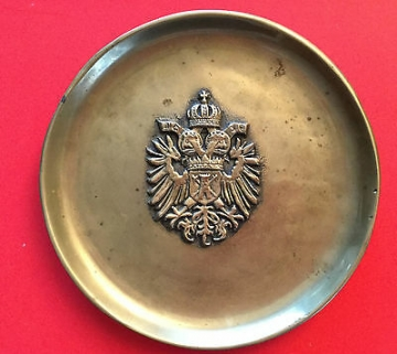 HREAssociation's tweet photo. Wappenteller – REICHSBANNER HEILIGES RÖMISCHES REICH um 1800 - #Doppeladler - #HREA #HolyRomanEmpire #HolyRomanEmperor #HolyRomanEmpireAssociation https://t.co/t8EpwGoInr