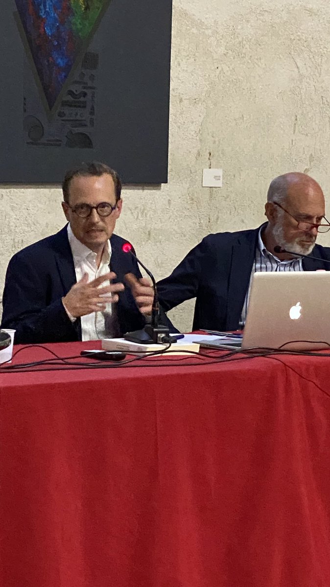 ibimusCalabria's tweet photo. #Convegno #Internazionale di #Studi
L’ᴇᴍɪɢʀᴀᴢɪᴏɴᴇ ᴍᴜsɪᴄᴀʟᴇ ᴄᴀʟᴀʙʀᴇsᴇ ɪɴ Sᴜᴅ Aᴍᴇʀɪᴄᴀ ᴛʀᴀ Oᴛᴛᴏ ᴇ Nᴏᴠᴇᴄᴇɴᴛᴏ
#Tropea (VV)
Sala S.Chiara 6•7•8 ott 22
interessantissime le relazioni in svolgimento 
___
#emigrazione
#calabria
#musica
#sudamerica https://t.co/pyvOKEkXru