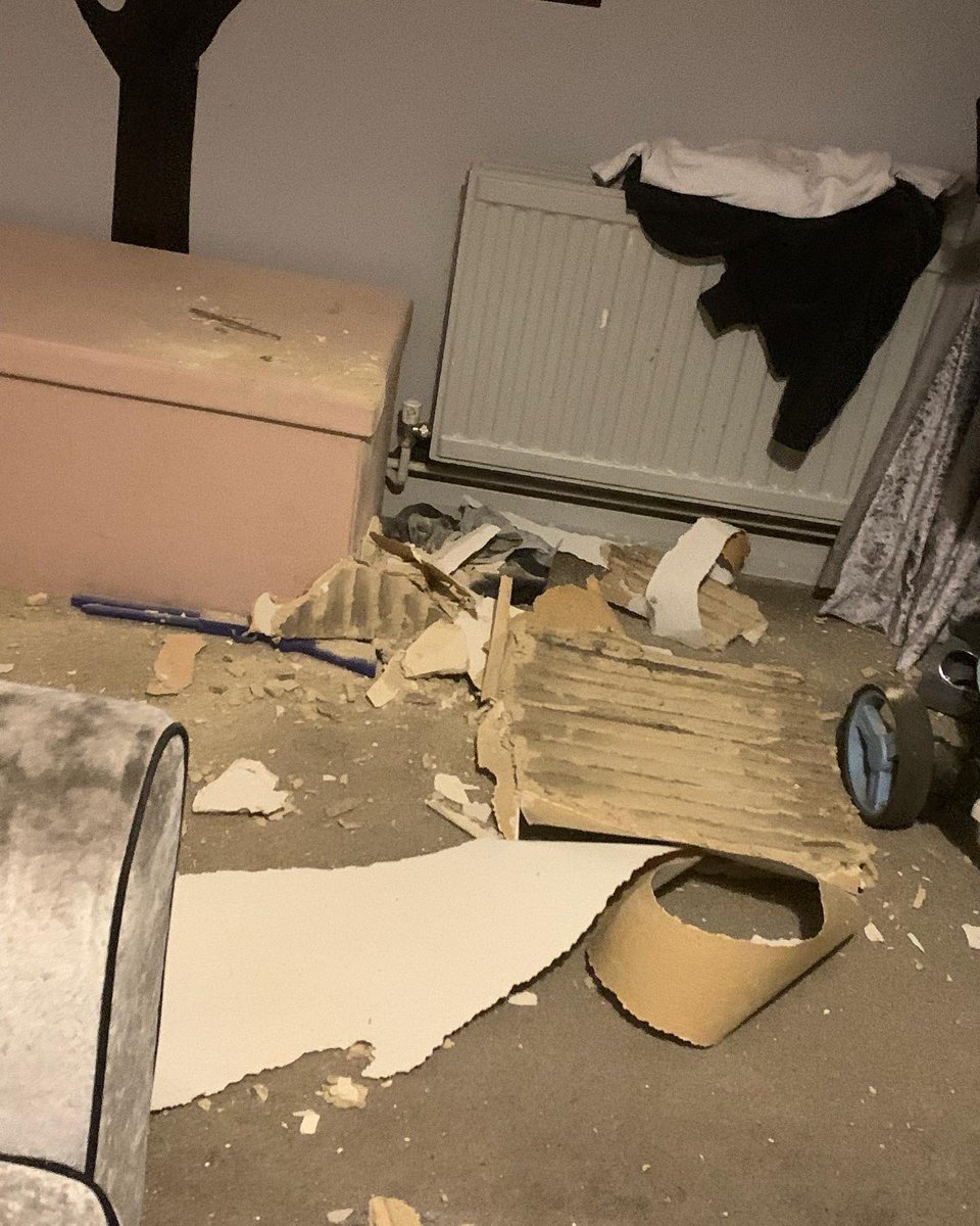 xxkells1978xx's tweet photo. @ClarionSupport 2nd ceiling collapse this month someone needs to help I have 6 children in here surely it’s now time to move us out https://t.co/KTr0tfcnRE