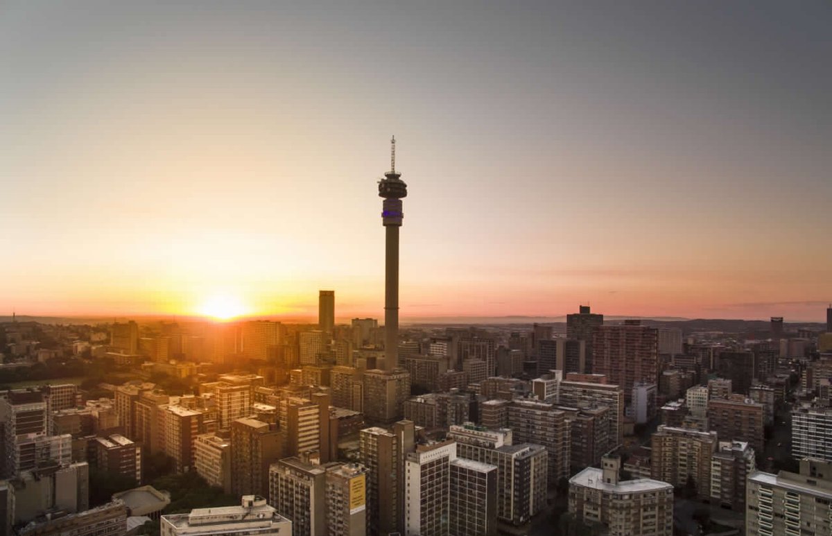 VistaWealthSA's tweet photo. What went wrong with the markets in September? A reminder that it’s always darkest before dawn... This and much more in our latest newsletter https://t.co/qgbeU3mdLl https://t.co/EsC9CfhF0F