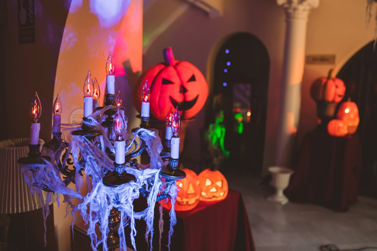 EnglishSummerSA's tweet image. Se acerca uno de los puentes más esperados de este otoño... 
#Halloween🎃🕷️
Finca La Capella, Finca Vallclara y Villa Engracia os esperan para pasar unos días terroríficamente divertidos en familia. Del 28/10 al 1/11. 
+Info➡️ edulonia.com/es/turisme-en-… @Edulonia