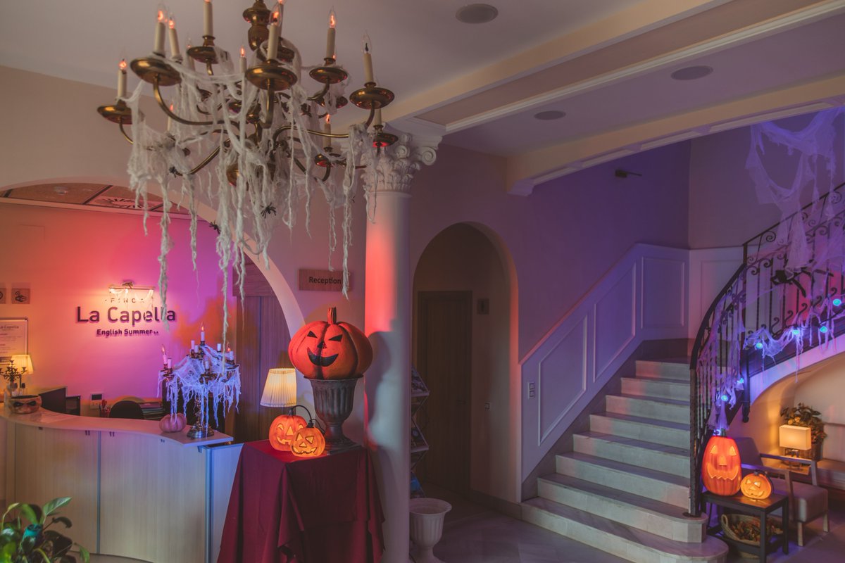 EnglishSummerSA's tweet image. Se acerca uno de los puentes más esperados de este otoño... 
#Halloween🎃🕷️
Finca La Capella, Finca Vallclara y Villa Engracia os esperan para pasar unos días terroríficamente divertidos en familia. Del 28/10 al 1/11. 
+Info➡️ edulonia.com/es/turisme-en-… @Edulonia