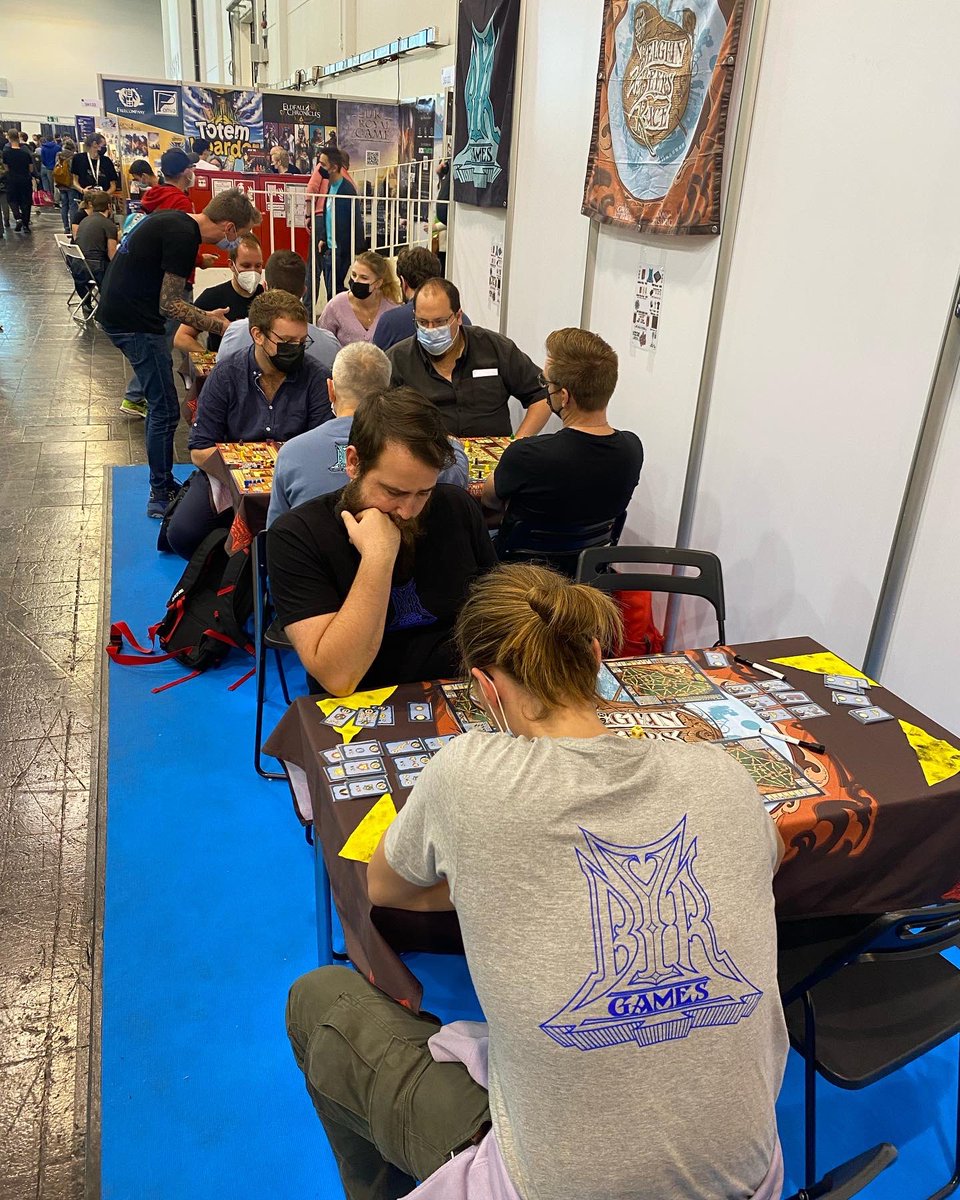 The Battle Fries designer is in the booth, come challenge him and have a signed box.
The team is on fire, come and play!!! 
#battlefries #byrgames #essenspiel2022