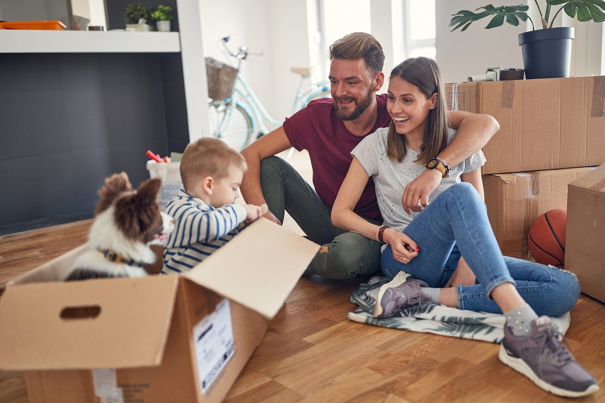 selwoodhousing's tweet photo. With shared ownership, you can buy a share of a home and pay a low rent on the rest. This gives you a great alternative to renting if you can't afford to buy a home outright. Want to know more? Give our sales team a follow, @SelwoodSales!
#SharedOwnershipWeek https://t.co/0AtaXidL1j