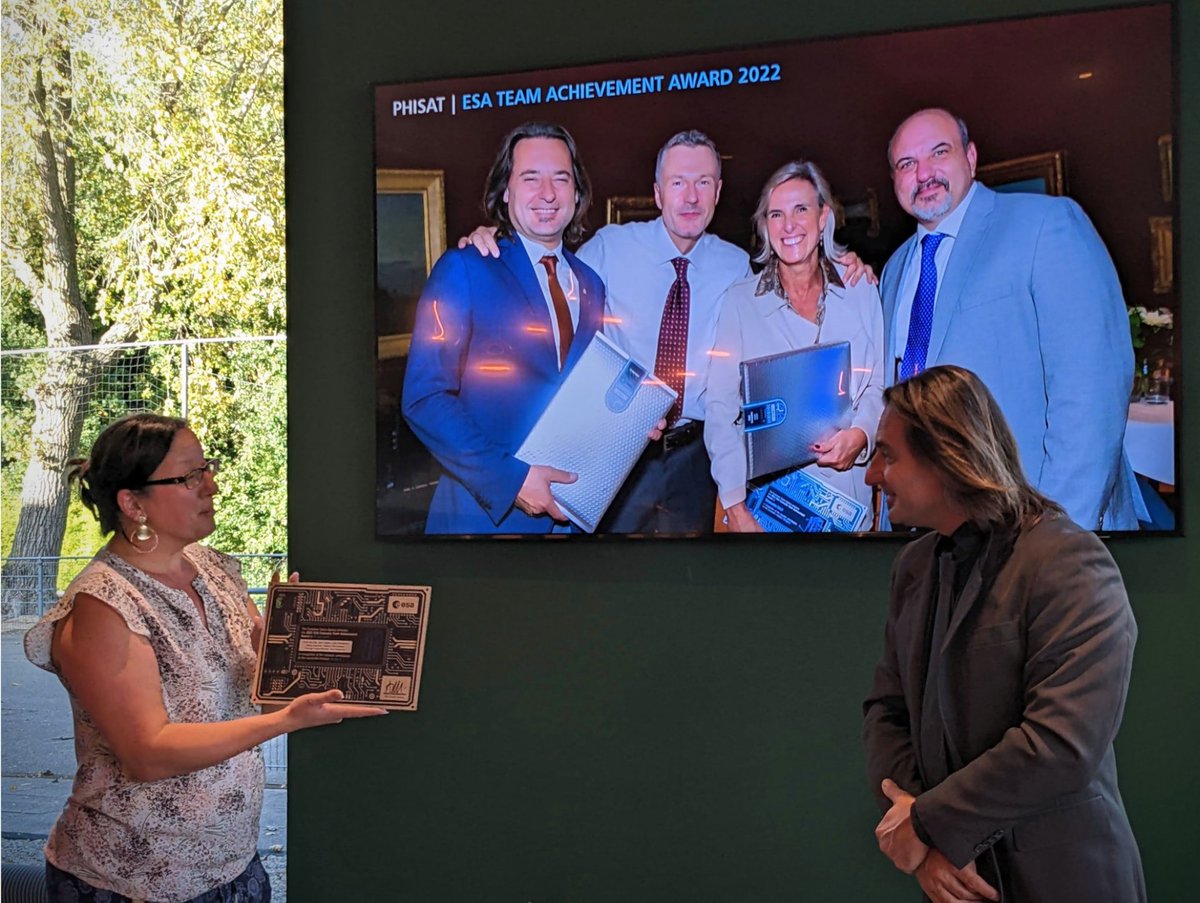 cosineBV's tweet photo. Following their recent @esa  Team Achievement Award 2022 for the success of #HyperScout 2 in the #EarthObservation project Phi-sat-1, cosine and its employees celebrated with a drink at their facilities in Sassenheim.

More pictures on our website: https://t.co/a5J1PtDWM1 https://t.co/Ciea1iTStL