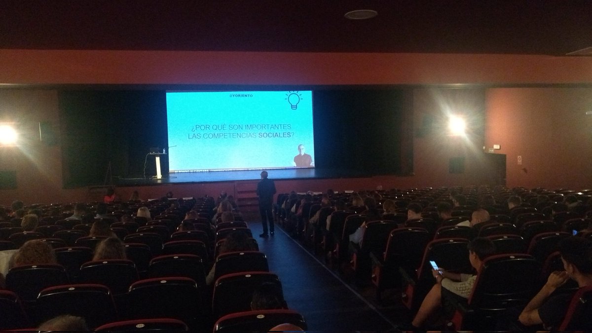 AsocEslabon's tweet photo. Seguimos, reinventandonos con @Yoriento en la II Feria de Empleo de @Moralzarzal #DinamizaMoral #MoralImpulsa https://t.co/W7GodF73xi