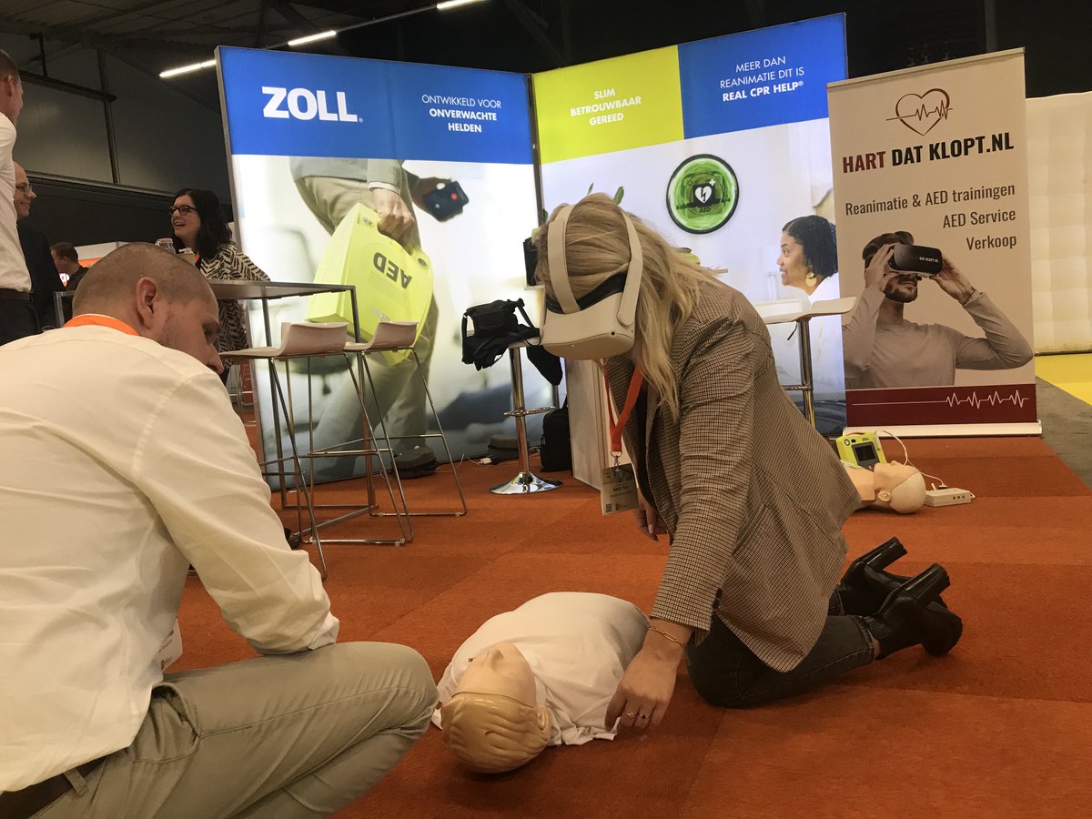 stopcontact's tweet image. Gisteren mooie standbeleving ondervonden op de beurs 
#safety&amp;amp;health. Op stand @AED #hartdatklopt heb ook ik een leven gered.