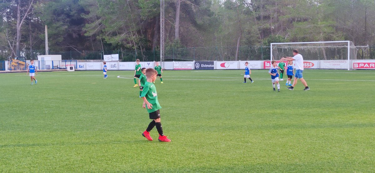 Ayer nuestros pequeños prebenjamines, jugaron un partido amistoso contra el equipo de la Penya Esportiva Sant Jordi <a href="/pesantjordi/">PE Sant Jordi</a>  donde podemos garantizar que disfrutaron cómo niños que son. 🥳🥳🥳🥳

Muchas gracias <a href="/pesantjordi/">PE Sant Jordi</a> y os deseamos un buen inicio de temporada 💪