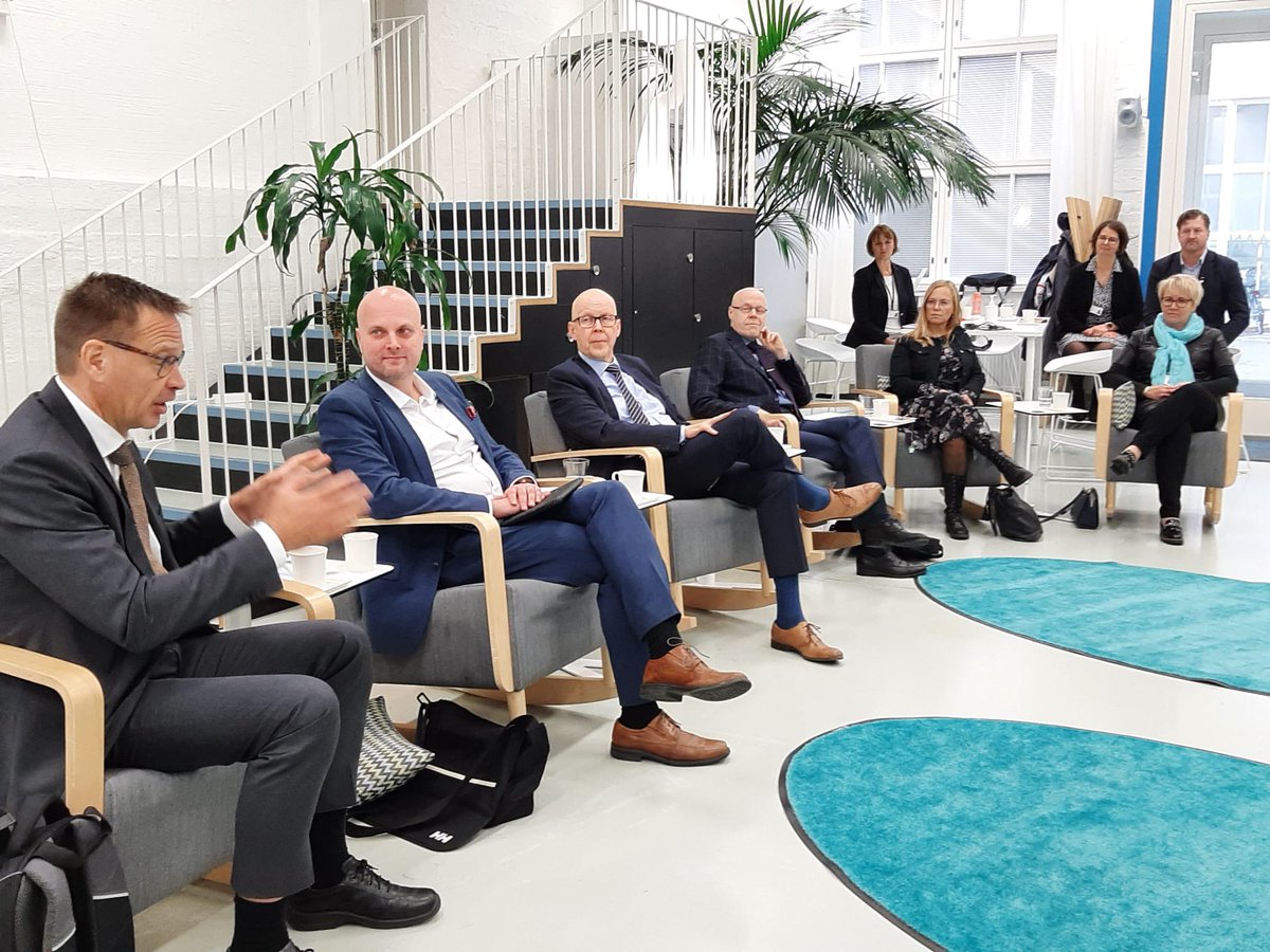 Opetus- ja kulttuuriministeriön ylijohtaja <a href="/LempinenPetri/">Petri Lempinen</a> vieraili Tredussa. Keskustelutilaisuuteen osallistuivat OKM:sta myös opetusneuvos Jukka Lehtinen, johtaja Tiina Silander ja opetusneuvos Heikki Blom. Kiitos hyvistä keskusteluista! #Tredu #MonienMahdollisuukisenTredu