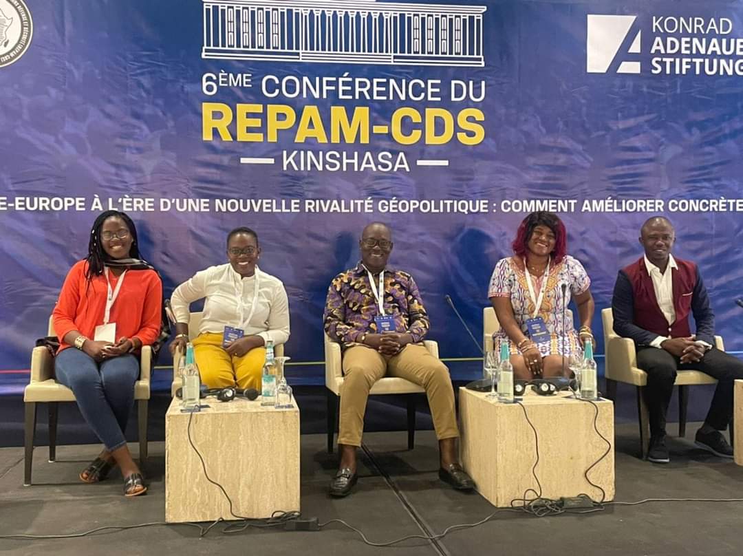 mdossoumou's tweet photo. Réseau des #journalistes #africains spécialistes des questions de #défense et #sécurité 
6ème Conférence REPAM-CDS @Aurore_Bonny @Kas_sipodi https://t.co/h1653LaAQi