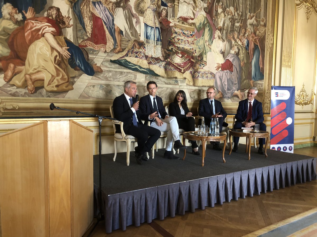 17e convention <a href="/espritservicefr/">Esprit de Service France</a> - seconde table ronde « regards croisés de dirigeants sur leurs clés de #réussite », avec les interventions de <a href="/BriceChambard/">Chambard Brice</a>, Nandini Colin, <a href="/GuillaumeLepic/">Guillaume  lepic</a>, <a href="/EmmanuelBavoux/">BAVOUX</a>, animée par Charles-Henri Besseyres de Horts #rh #cx #commercial