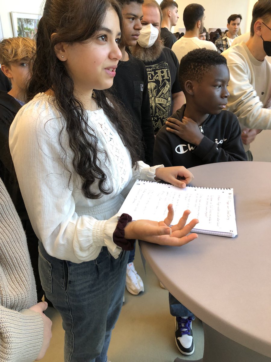 NOGezwitscher's tweet photo. „Welche Frage würden Sie sich selber stellen?“ - Schüler:innen bringen 13 Politiker:innen beim Politik-#SpeedDating @HBBuergerschaft mit unerwarteten Fragen ins Schwitzen. Es gab aber auch viel inhaltlichen Austausch und emotionale Diskussionen. #hbedu #twlz #politischeBildung https://t.co/UeaHzMtXsf